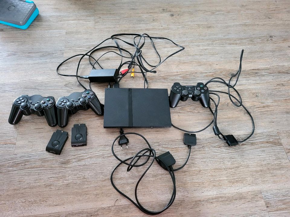 PS2 mit Controller in Ofterdingen