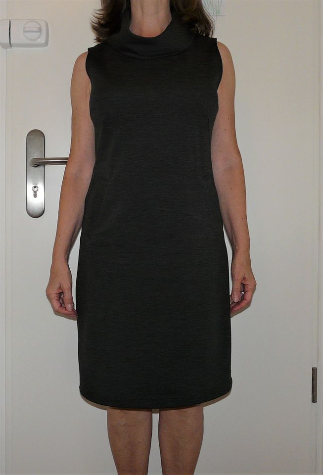 Kleid Zero Größe 38 Rollkragen dunkelgrau Elastan Taschen TipTop in Köln
