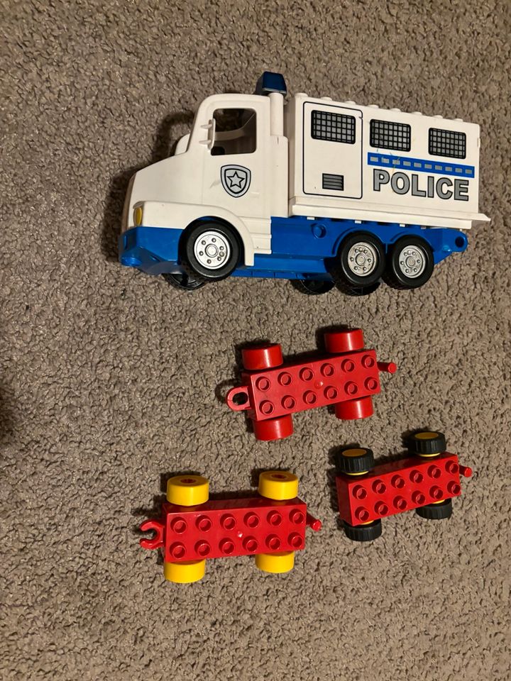 Lego Duplo Fahrzeuge (nur noch Polizeiwagen!) in Lehrte