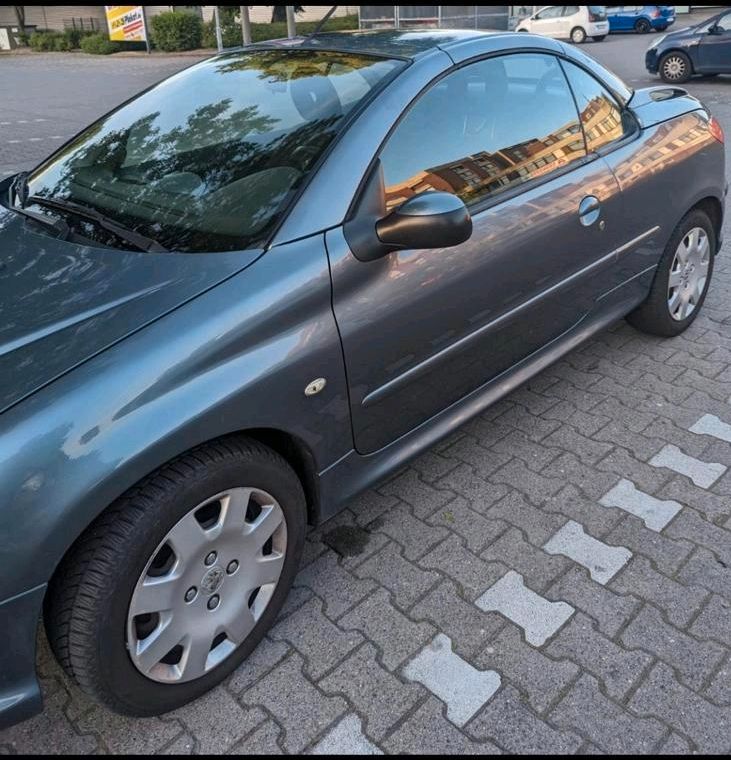 Peugeot 206 CC Cabrio in Schwarzenbek