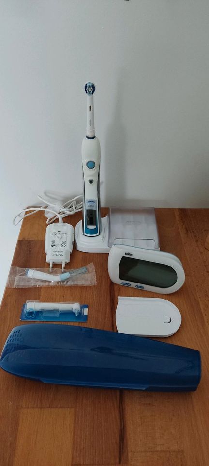 Zahnbürste elektrisch oral b in Köln Vogelsang