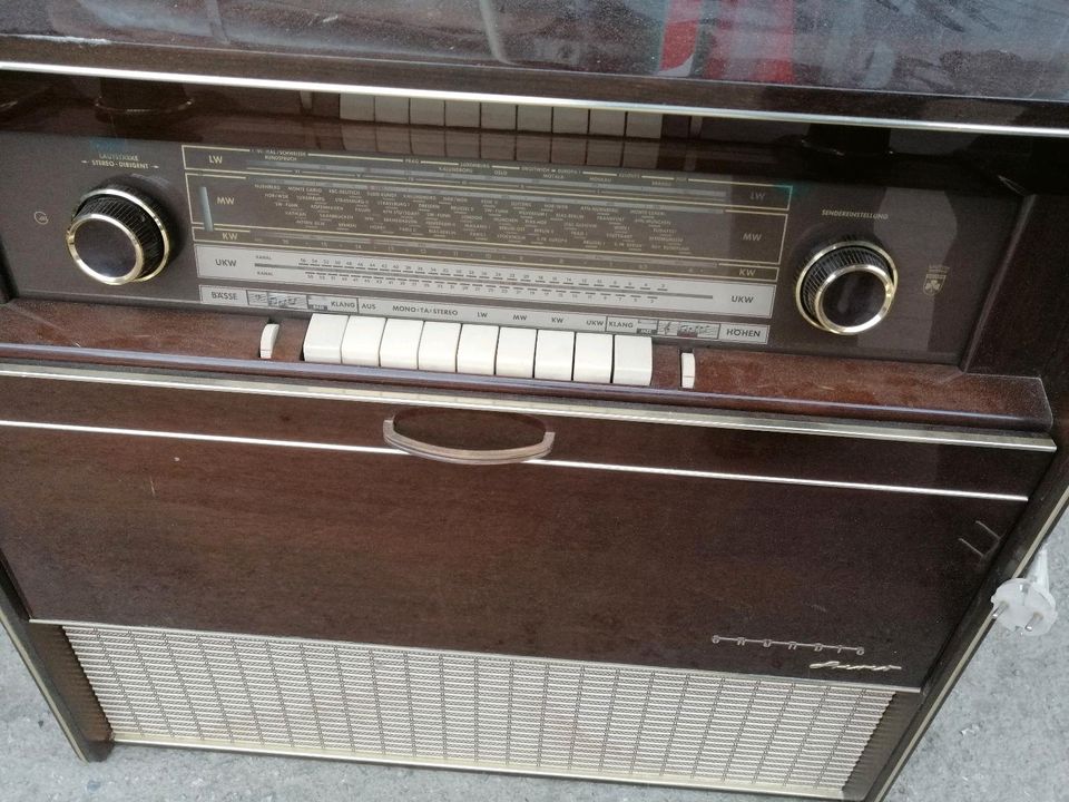 Stereo Konzertschrank Grundig SO 225 Vintage Defekt in Farchant