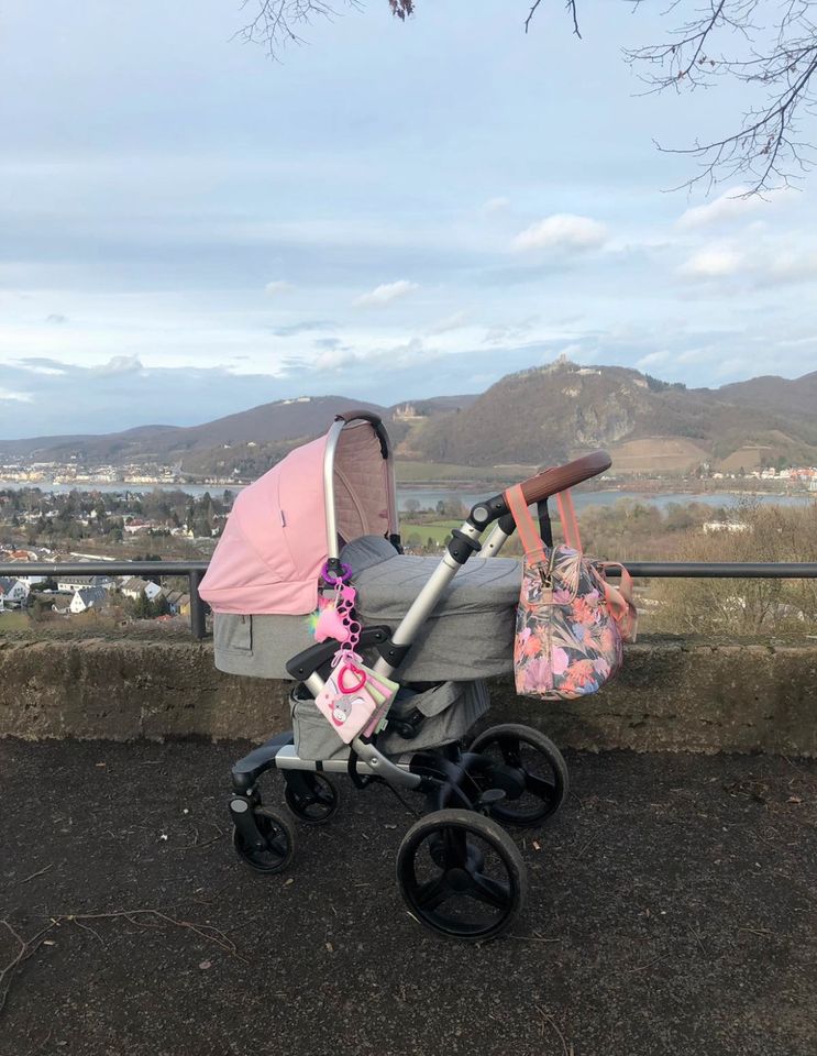 Bonavi Kinderwagen mit viel Zubehör in Wachtberg