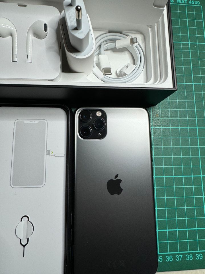 Pitaka MagEZ Mount Autohalterung und Case für iPhone 11 Pro Max in Frankfurt am Main