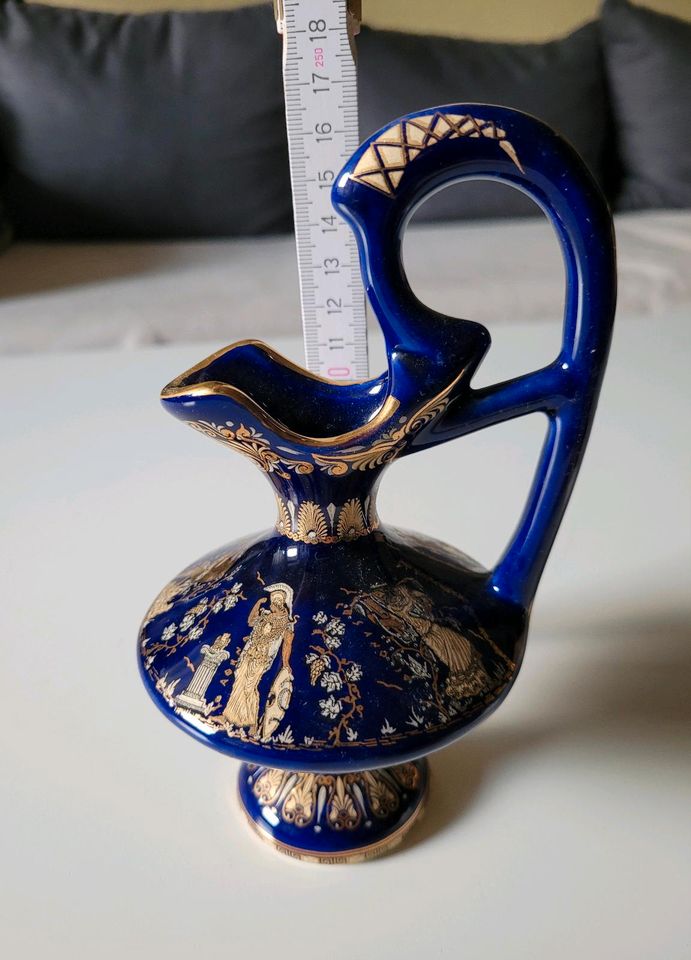 Kanne Vase Griechenland Karaffe blau Mythologie Götter in Berlin