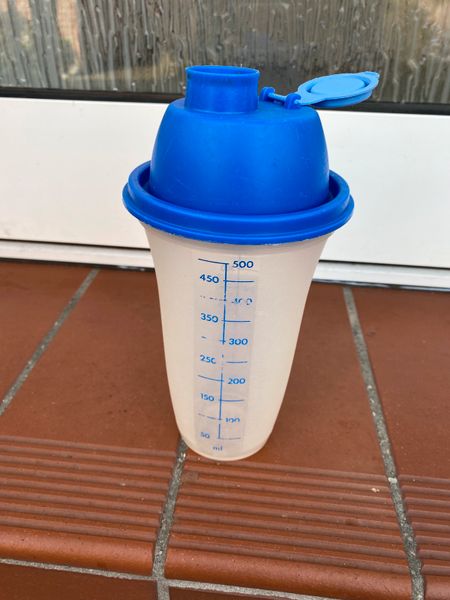 Tupperware Mix-Fix Schüttelbecher Messbecher 500 ml in Nordrhein-Westfalen  - Weeze | eBay Kleinanzeigen ist jetzt Kleinanzeigen