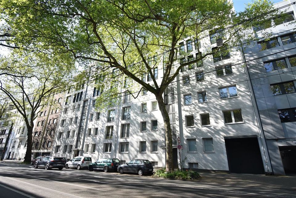 PROVISIONSFREI! Renovierte 3-Zimmer-Wohnung mit Balkon in Rheinnähe in Düsseldorf