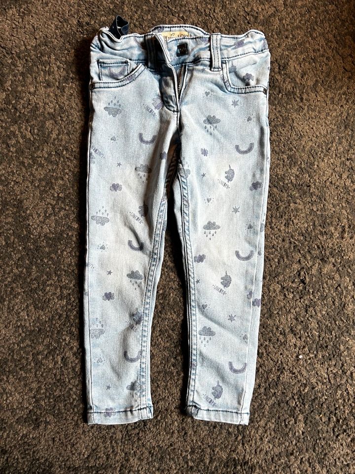 Mädchen Set Einhorn Größe 98 Jeans und Pullover in Kirchlinteln