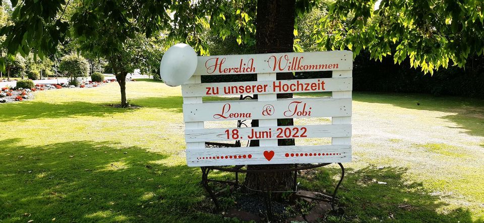 Weiße Europaletten, Deko für Hochzeit, 2 Stück in Hamburg