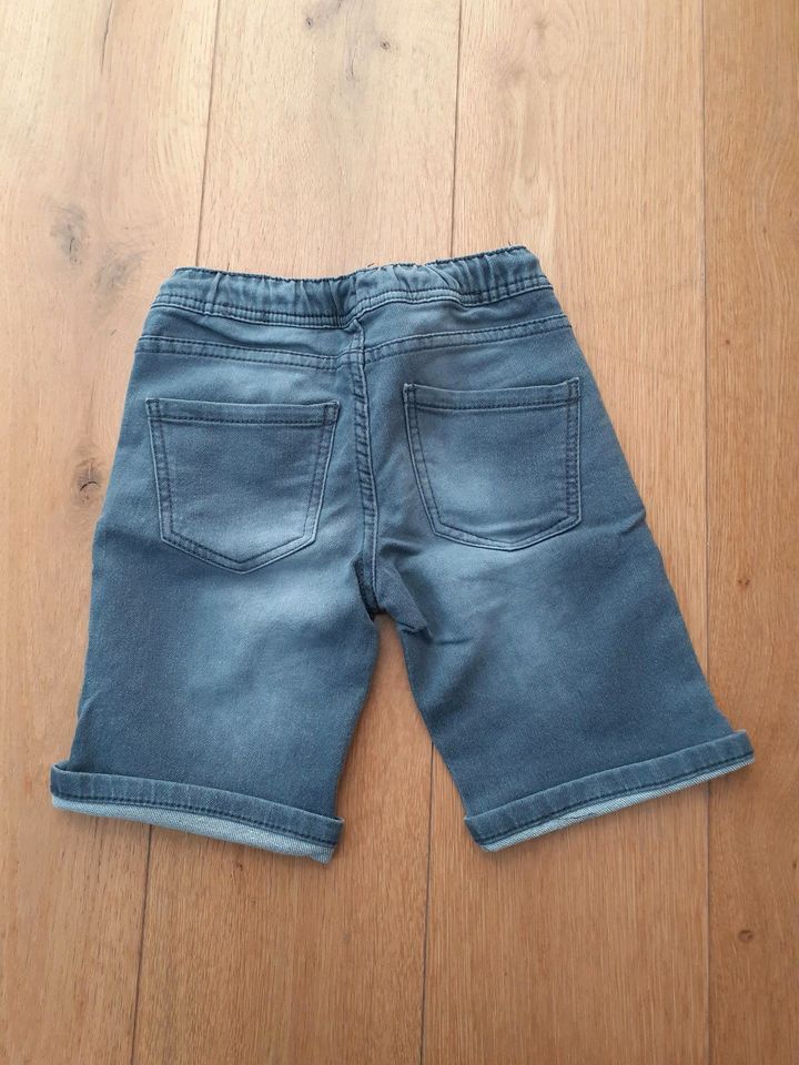 Kurze Hose, Shorts, Jeans Gr. 122 in Eckernförde