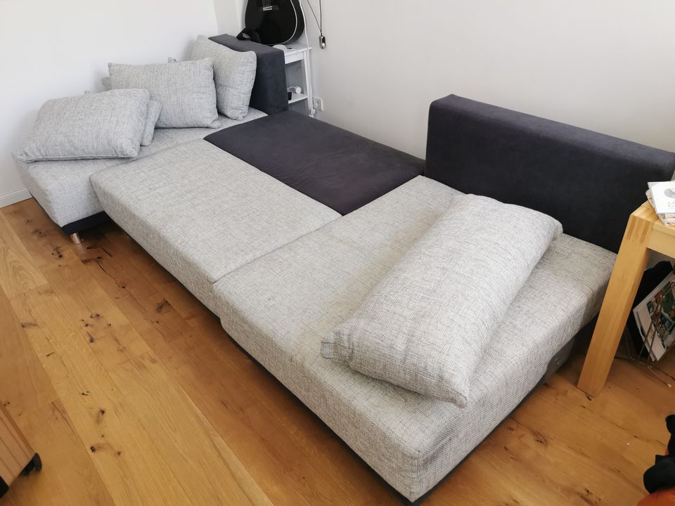 Sofa / Sofalandschaft mit Schlaffunktion in Hannover