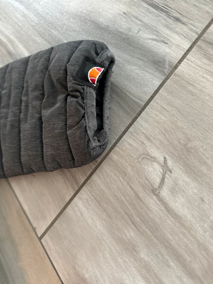 Ellesse Übergangs- / Winterjacke in Mockrehna