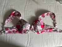 Weißes Bikini Oberteil mit Blumen Nordrhein-Westfalen - Eschweiler Vorschau