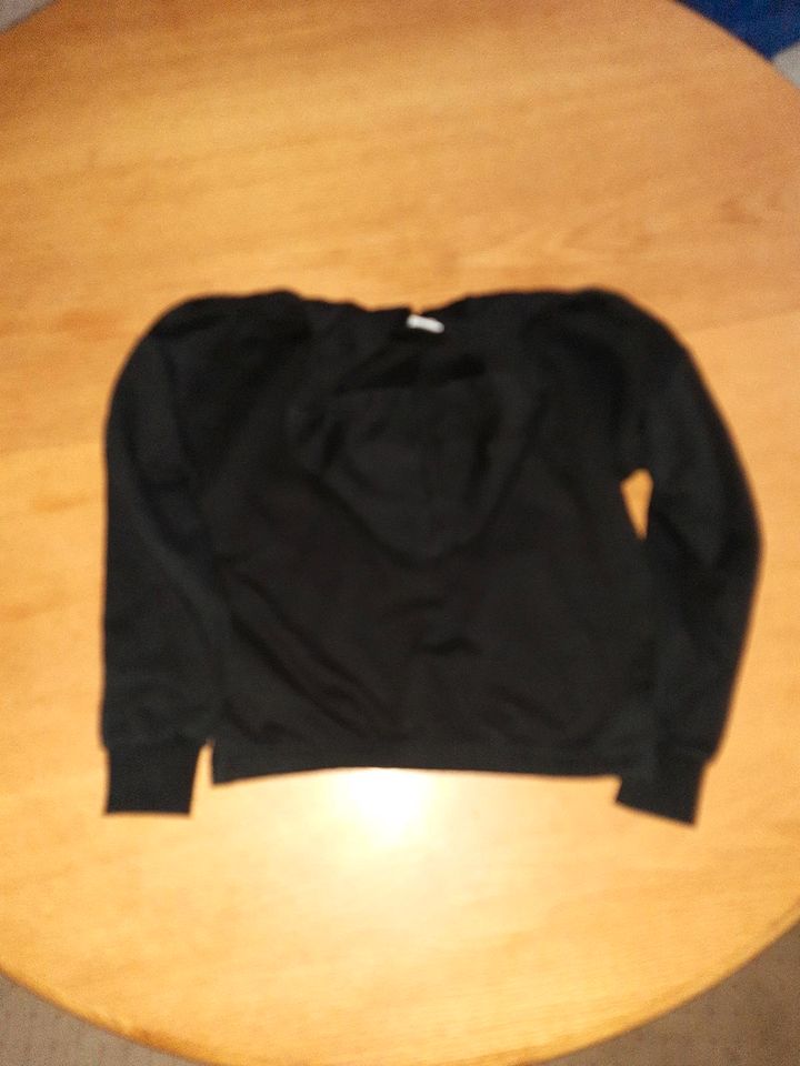 Schwarzes Kapuzen-Sweatshirt Gr.146-152 in Kröpelin