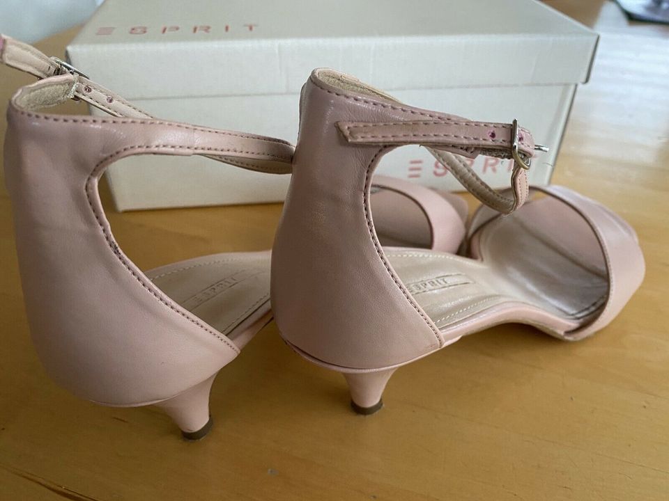 ESPRIT Pumps mit Absatz offen NEUwertig Gr. 41 Farbe Nude Rose in Gudensberg