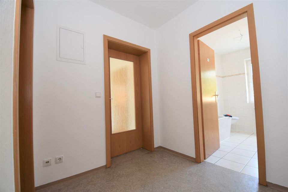 2 Zimmer Mietwohnung, 2-Raum-Wohnung, Balkon, ruhige Lage, keine Kaution in Hohenstein-Ernstthal