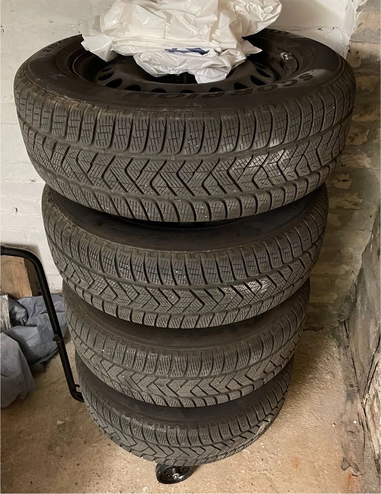 Pirelli Scorpion 215/65 R17 Winterreifen M/S in Berlin