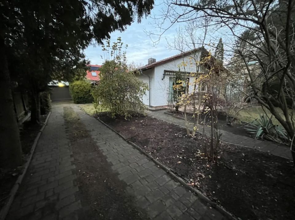 Wohnen im Grünen: Bungalow mit Potenzial für individuelle Gestaltung in Berlin