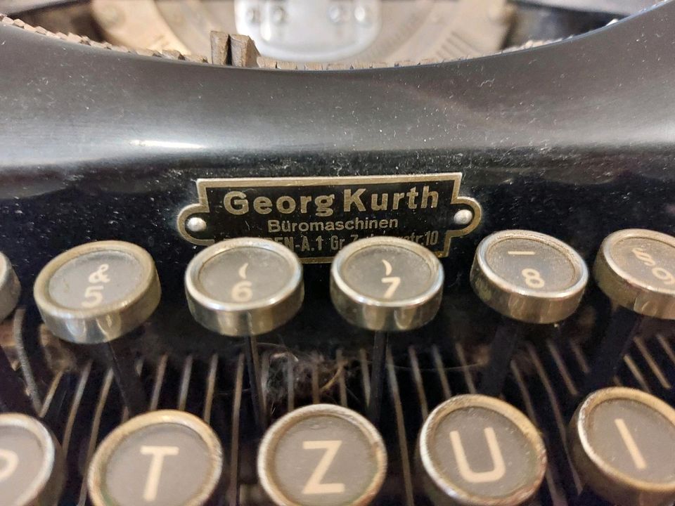 Schreibmaschine Antik TRIUMPH Georg Kurth in Viernheim