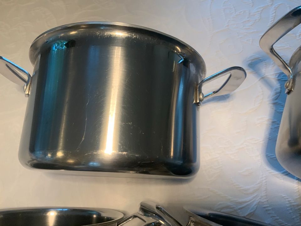 Le Creuset Edelstahl noch 2 Töpfe 3-Ply ab 60,- in Mielkendorf