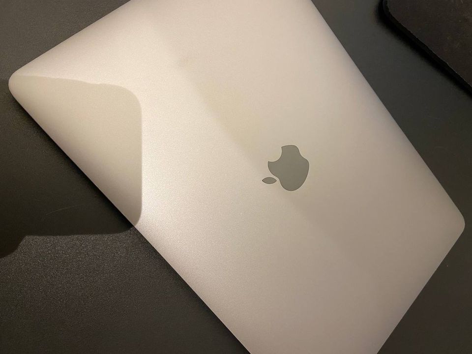 Macbook Pro 13,3 Zoll mit Touchbar in spacegrau in Bochum