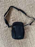 Nike Tech Crossbody Bag Tasche schwarz neu Umhängetasche Bochum - Bochum-Südwest Vorschau