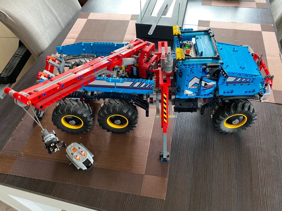 LEGO TECHNIC Allrad-Abschleppwagen, 42070 in Oppin