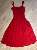 Rotes Kleid Bayern - Kissing Vorschau