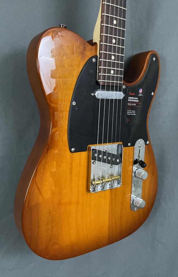 FENDER AMERICAN PERFORMER TELECASTER RW HBST, NEU in Duisburg