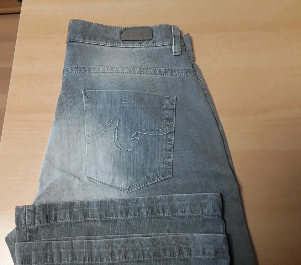 SAYYES  damen Jeans Gr.40 Länge 114cm. NEU mit ETIKET grauen in Schwerin