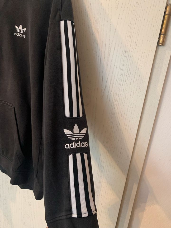 Adidas Originals Kapuzenpullover in Neutraubling