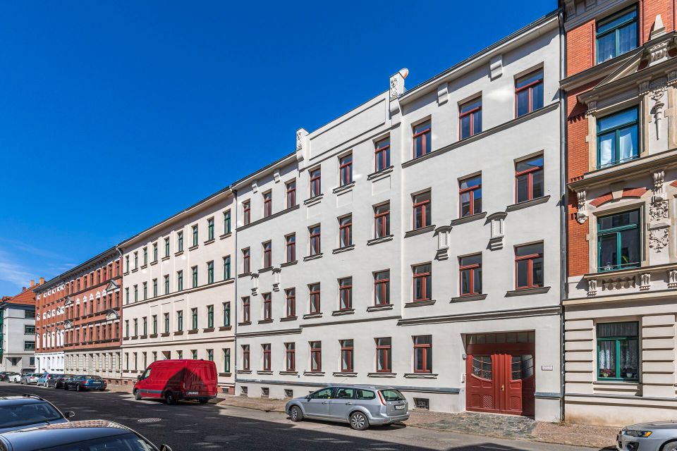 Mit Balkon und modernem Wannenbad: 2-Zimmer-Zuhause in schönem Altbau in Leipzig