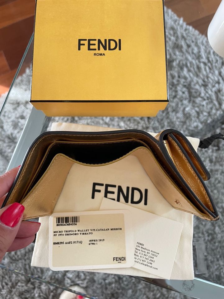 FENDI Trifold Baguette Portemonnaie in Berlin