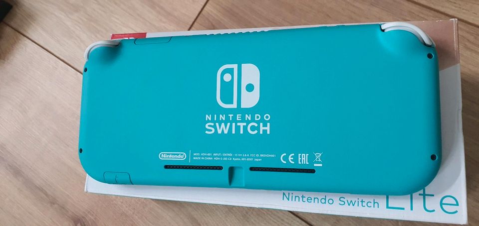 Nintendo Switch Lite + Pokemon Tasche + 2 Spiele in Otterwisch