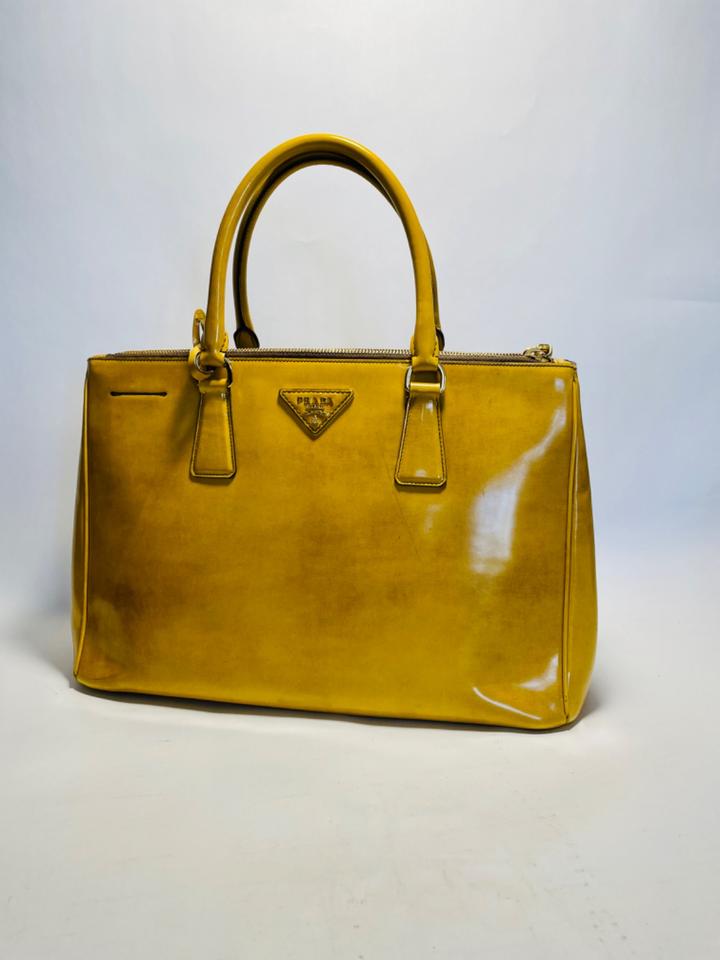 PRADA Yellow Patent Leder Medium Double Zip Tote Handtasche in Dresden