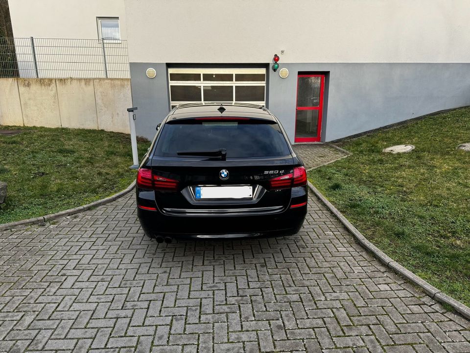 BMW 520d kombi Luxury Edition in Gießen