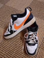 Nike Turnschuhe (schwarz/orange) Hessen - Hohenstein Vorschau