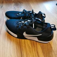 Nike Turnschuhe Größe 39 schwarz Sachsen - Burgstädt Vorschau