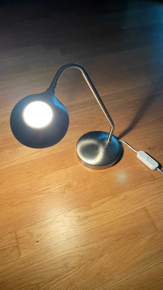 Verstellbare Lampe für Schreibtisch / Nachttisch in Heidelberg