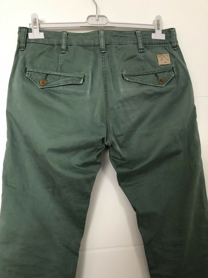 Guess Herren Hose Gr W31 L34 Chino Stoffhose Original grün Top in München