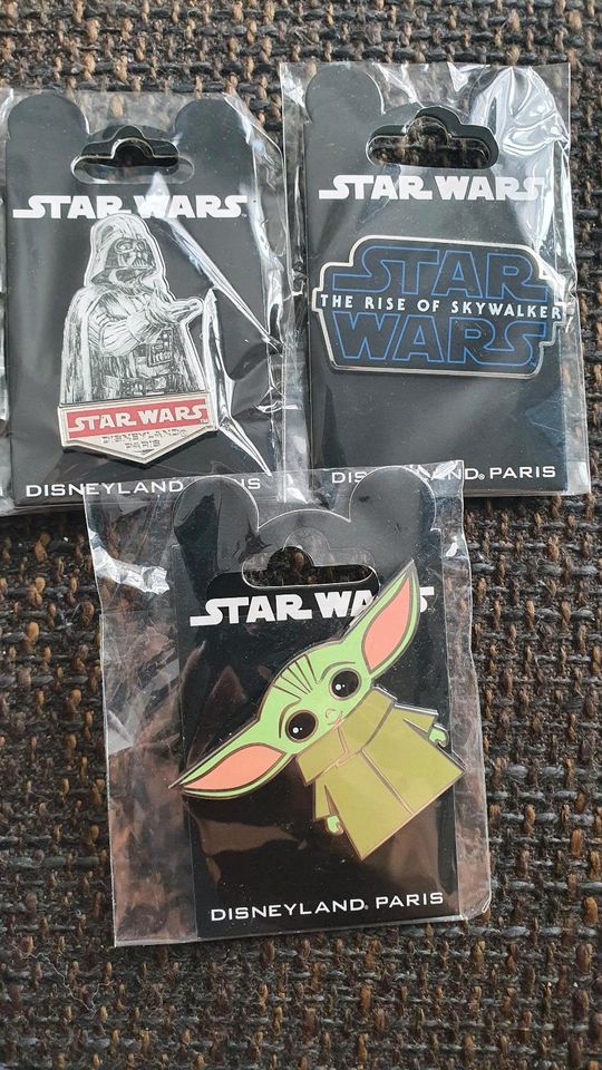 Star Wars Pins Disneyland Paris Mandalorian Baby Yoda Darth Vader in Köln