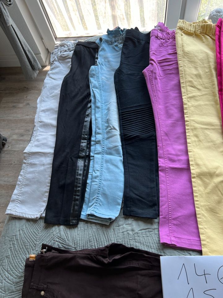 Kleidung Mädchen Hosen Gr. 146/152 ab 4€ VB/Stück in Nierstein