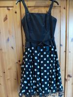Abend- und Ballkleid in schwarz mit weißen Punkten in Größe 38 Hessen - Kassel Vorschau