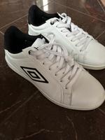Umbro ❤️ weiße Sneaker Turnschuhe Gr 38 Sachsen - Taucha Vorschau