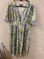 Damenkleid Sommerkleid V- Ausschnitt Blume Blümchen Kleid Niedersachsen - Salzgitter Vorschau