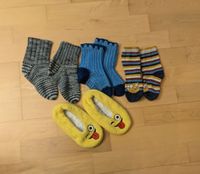 Set: Hausschuhe Hüttenschuhe Haussocken Socken Strick 29 30 31 Brandenburg - Hennigsdorf Vorschau