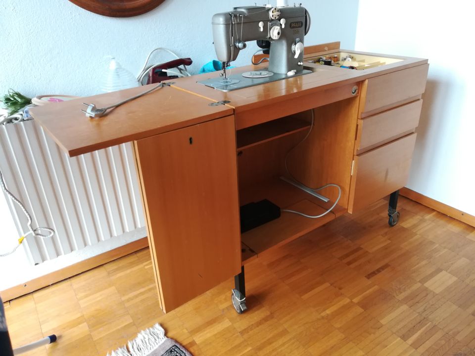 Nähmaschine PFAFF 230 automatik + Schrank + Zubehör in Karlsruhe