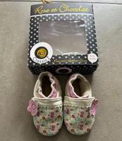 Lederschuhe/Krabbelschuhe 6-12 Monate Blumen/pink Niedersachsen - Schüttorf Vorschau