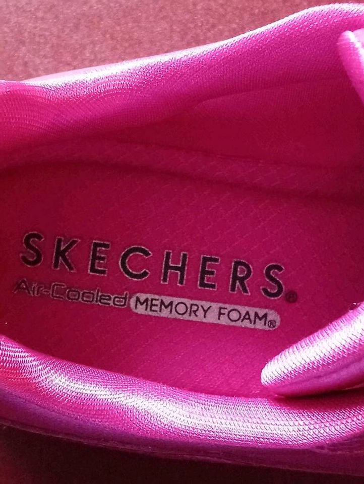 Skechers   in der Farbe   Magenta  Metallic in Eich