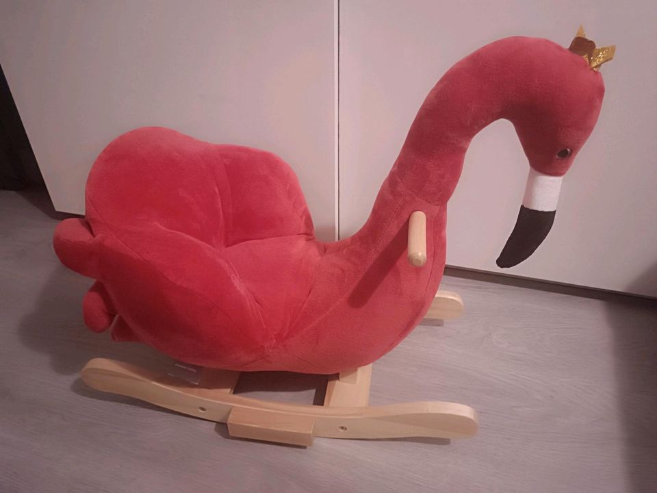 Flamingo Schaukelpferd in München